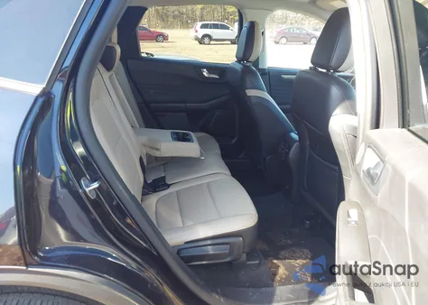 2021 Ford Escape Titanium z USA, uszkodzony, nr VIN 1FMCU9J91MUA57255